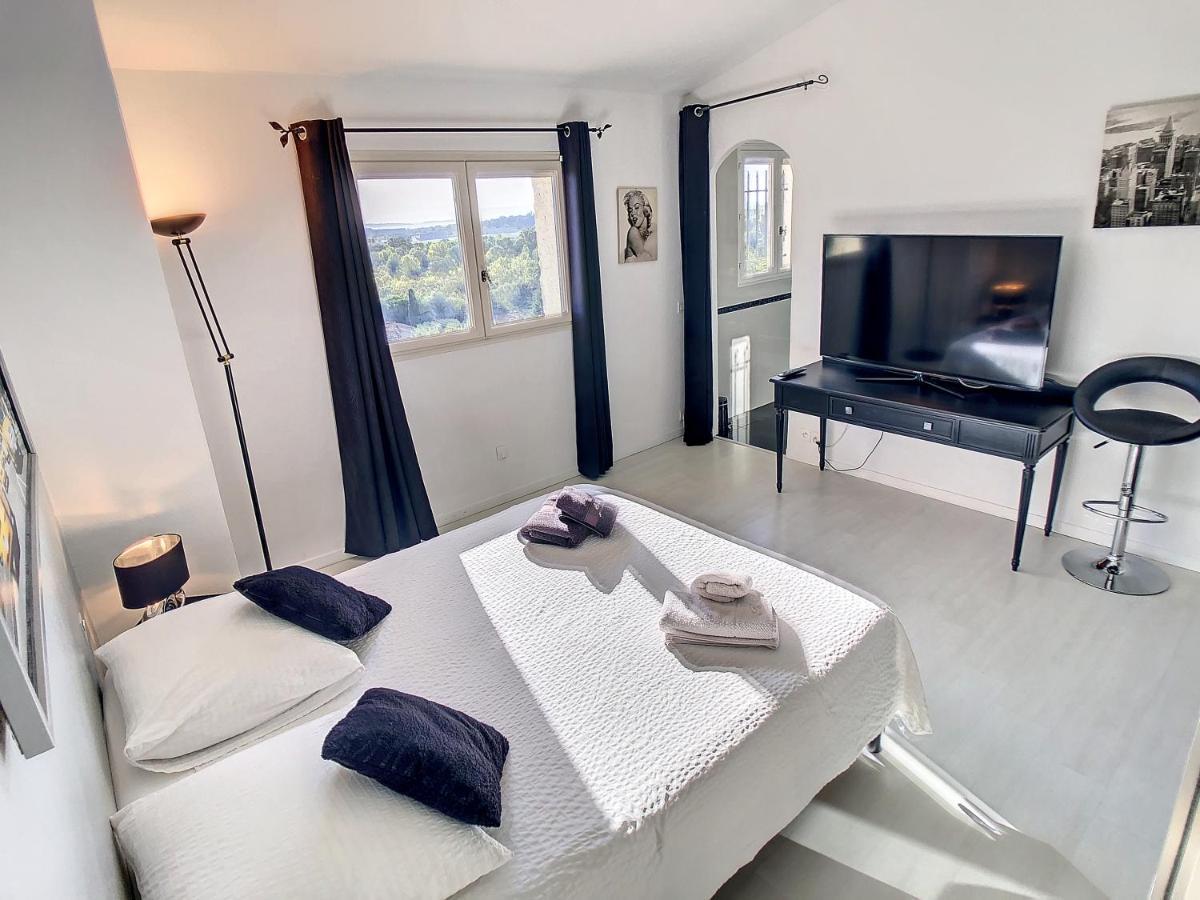 3 Bedrooms Villa Near Cannes - Pool & Jacuzzi - Sea View Mandelieu Kültér fotó